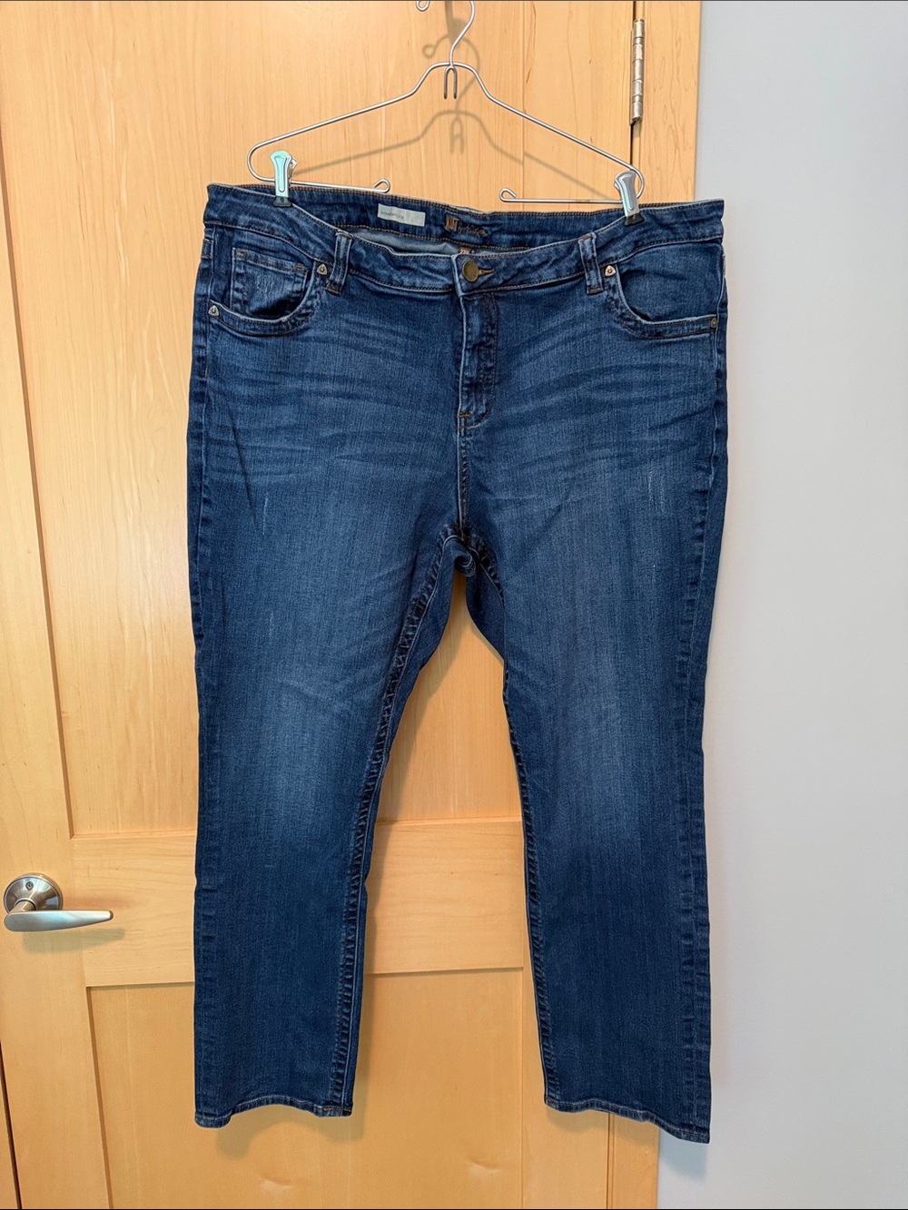 Kut from the Kloth Women's Straight Leg Jeans in Dark Blue Wash